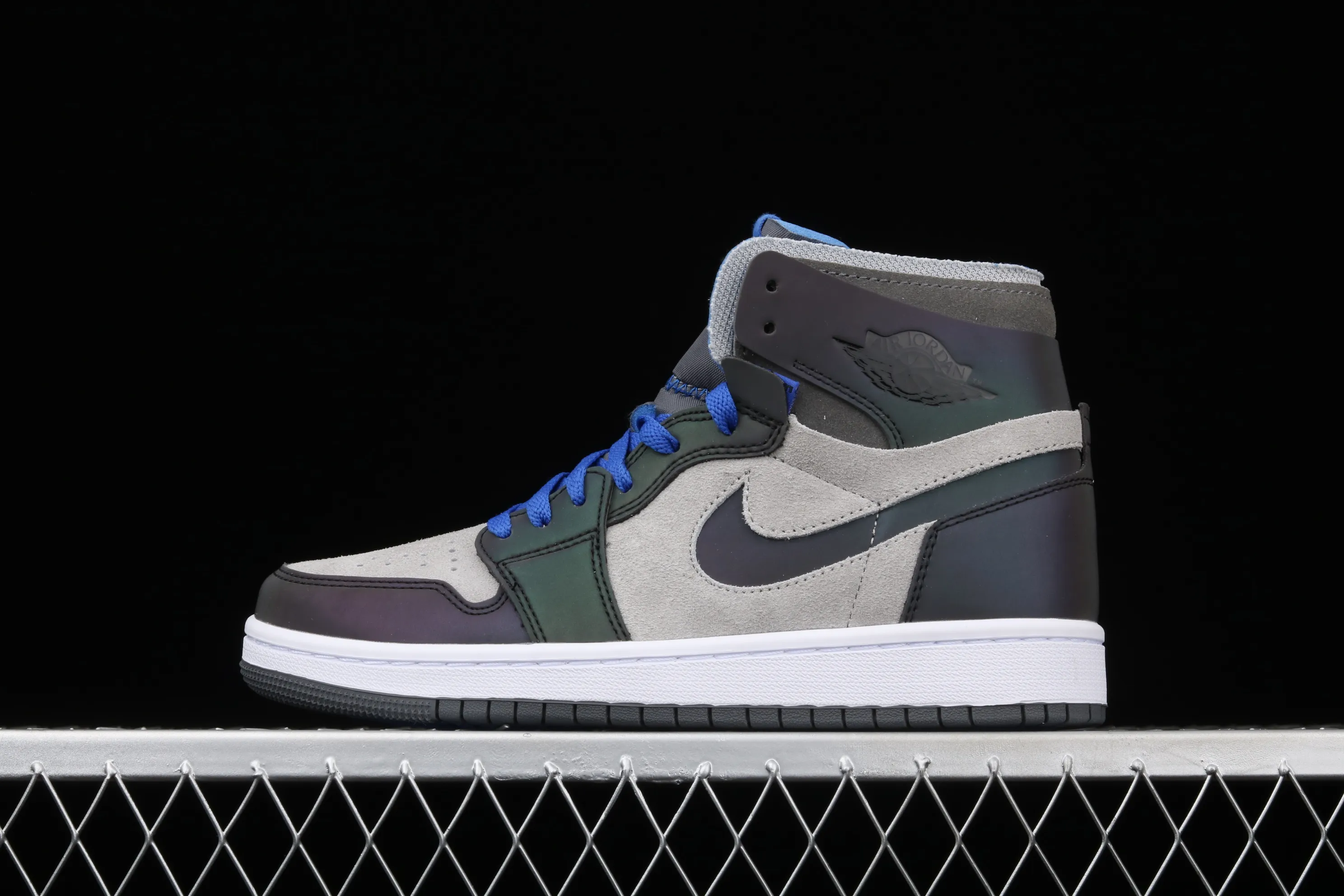 All Categories Air Jordan Jordan Series Basketball Shoes Air Jordan 1 High LPL x Air Jordan 1 Zoom Comfort "Iridescent" AJ1 Joe 1 Joint League of Legends Theme Basketball Shoes DD1453-001